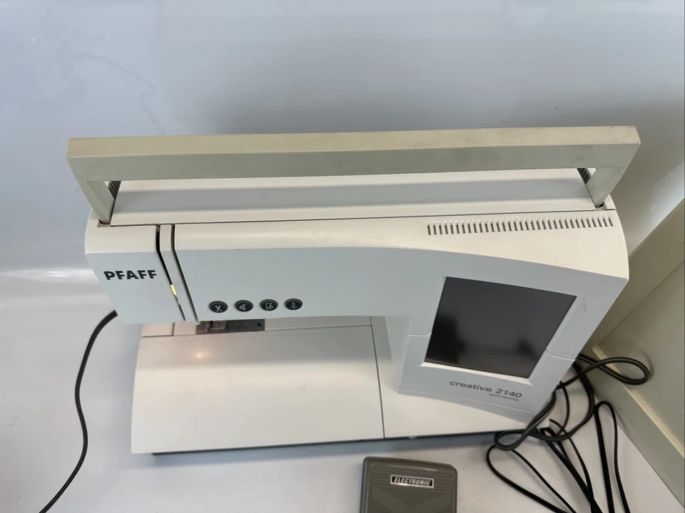 PFAFF Creative 2140 Sewing Machine W/ Power Cord, Pedal & Case - Image 4 of 4