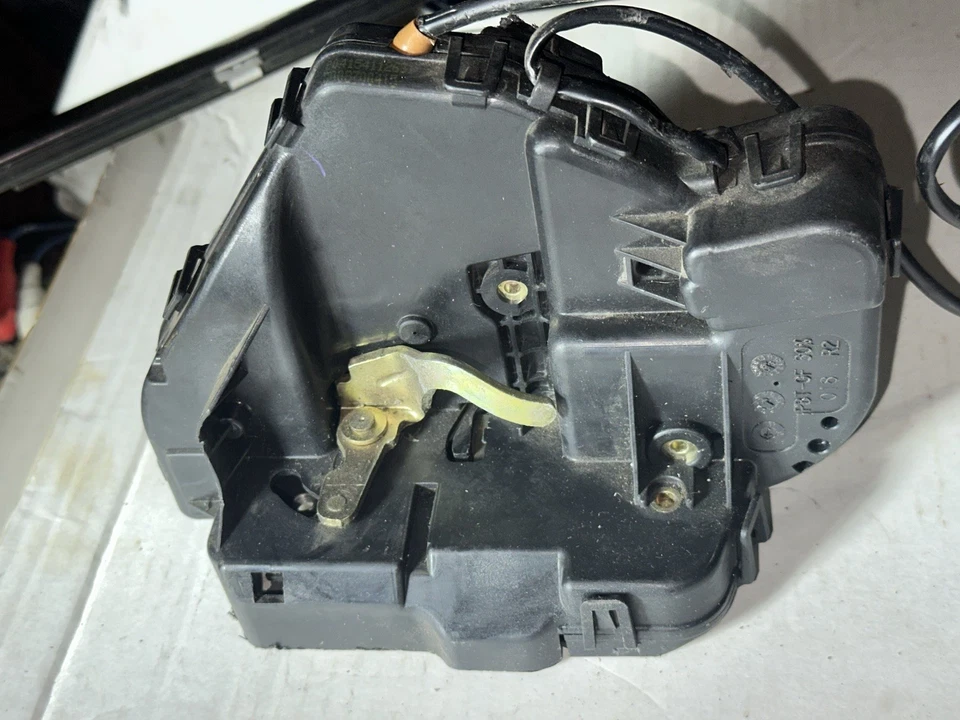 01-07 Actuador de pestillo de cerradura de puerta trasera derecha Mercedes W203 C32 AMG C230 OEM Foto 4 de 4