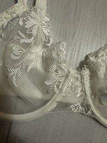 La Perla Beige Bra Sz 32E Ivory Embroidered Floral Mesh EUC