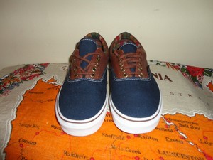 vans azul marino y marron