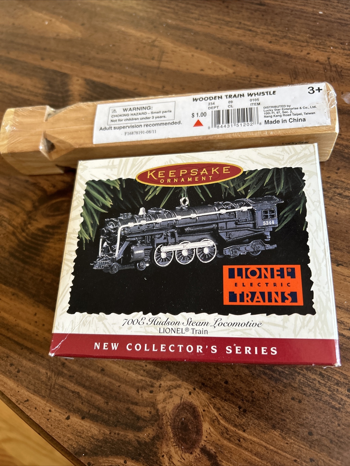 Hallmark QX5261 Hudson Steam Locomotive Ornament - Gold