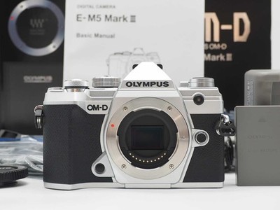 Olympus OM-D E-M5 III 20.4MP Camera Silver 4029 Shots w/ Box [Near