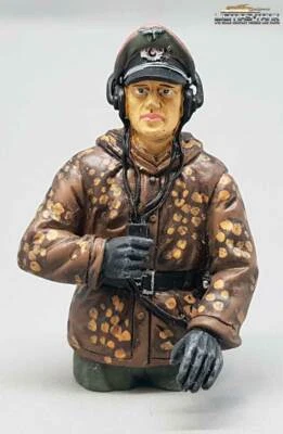 LICMAS Figur deutsche Panzer Mannschaft Wehrmacht Erbsentarn Halbfigur Kommandant 1:16