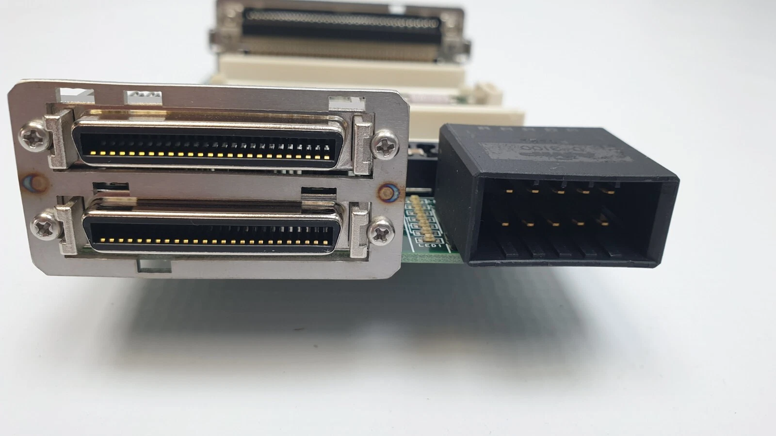 End bracket of the 3Z81-000003-V1 with two stacked half-pitch connectors and a 10-pin connector
