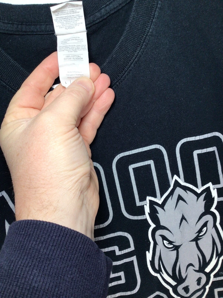 University Of Arkansas Razorbacks Black Silver Large T-Shirt - Image 4 of 4