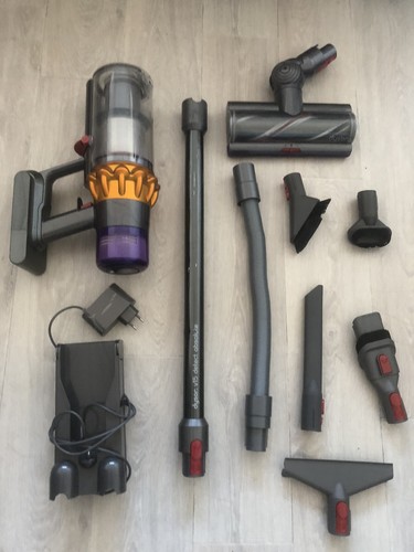 Dyson V15 Cordless Vacuum Cleaner thumbnail 2