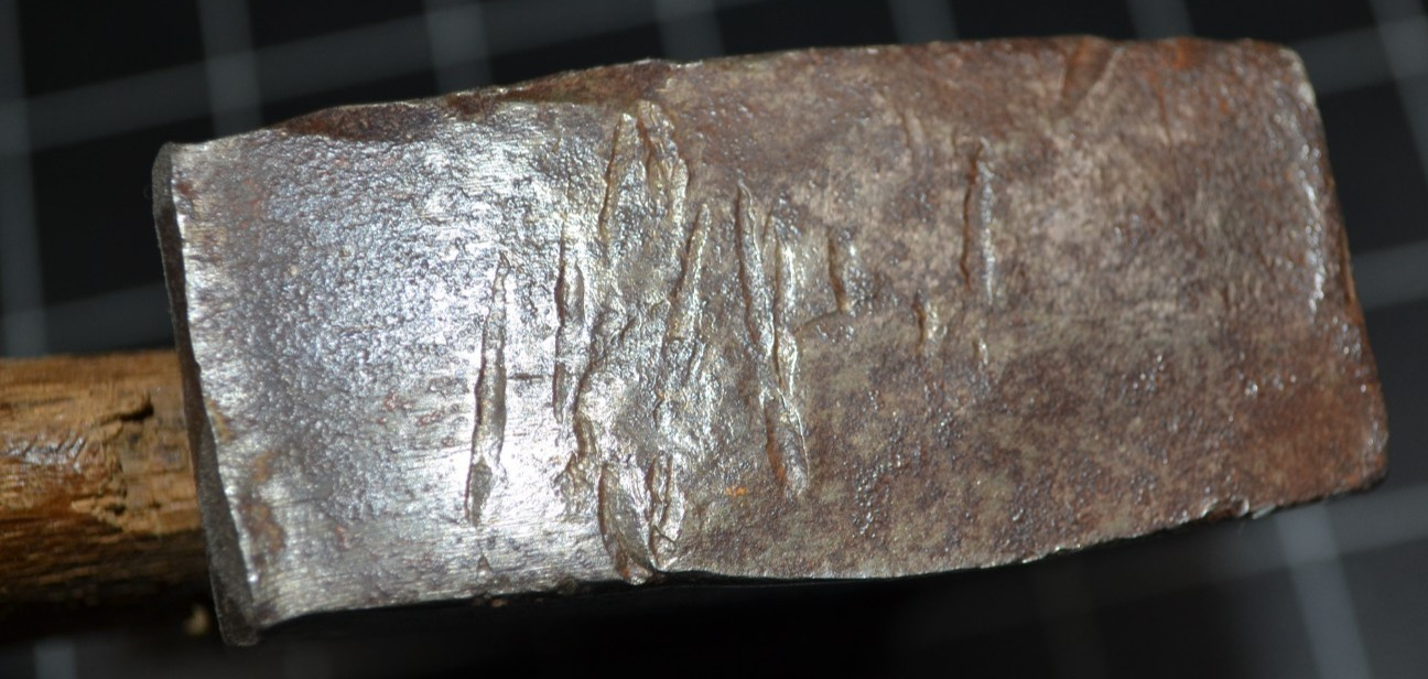 PEAVEY MFG - OAKLAND MAINE - 2 1/2# SINGLE BIT AXE  W ORIGINAL HANDLE