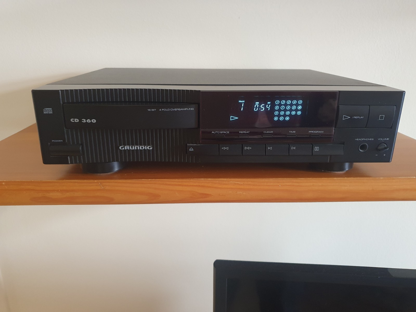 GRUNDIG CD 360 Lettore CD nero con display alfanumerico calendario e telecomando