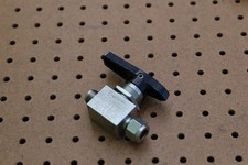 SWAGELOK SS-44S10MM NEEDLE VALVE 2500 PSI