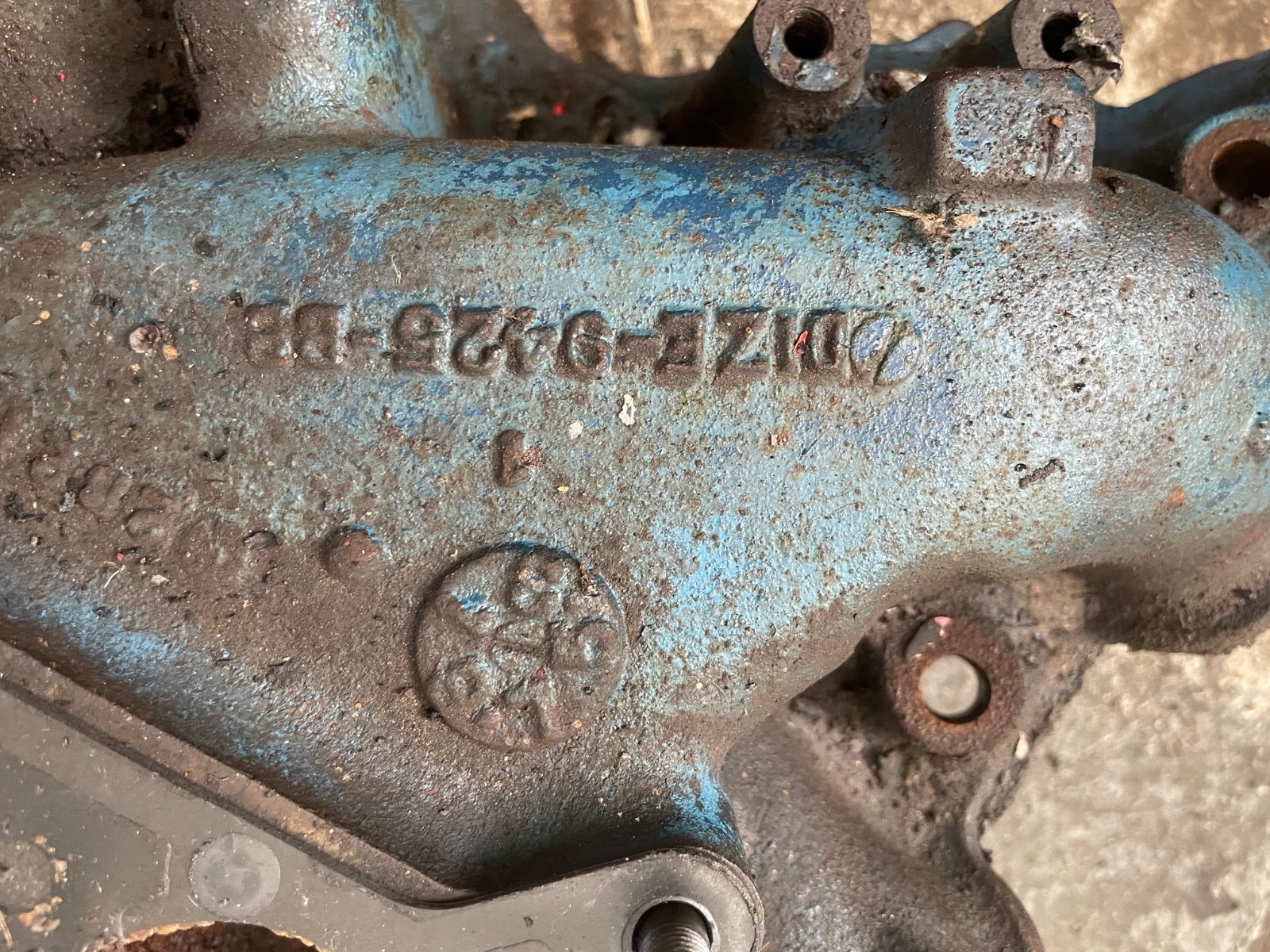 1972 De Tomaso Pantera Manifold