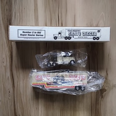Ertl 2145 Super Hauler Series #2 Grave Digger Monster Truck 199 Limited Edition