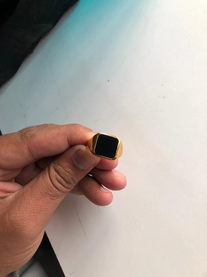 Anillo de boda con sello de ónix negro para hombre enchapado en oro de 14 k regalo para hombre Foto 3 de 4