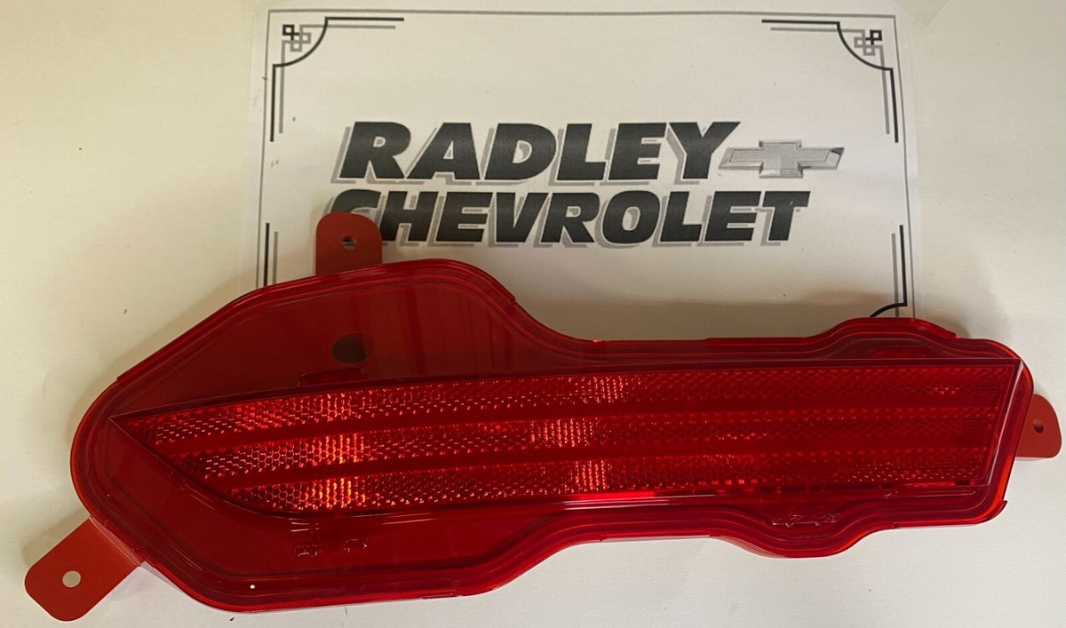 NEW GM OEM 21-23 TRAILBLAZER REAR BUMPER COMPONENTS- REFLECTOR GMC