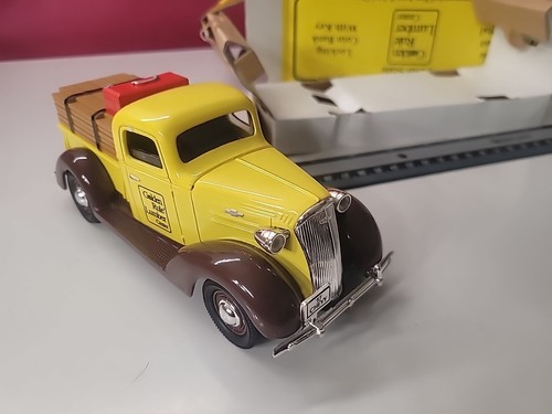 LIBERTY CLASSICS GOLDEN RULE LUMBER CENTER 1937 CHEVY PICKUP #12515 (NIB) - Picture 5 of 8