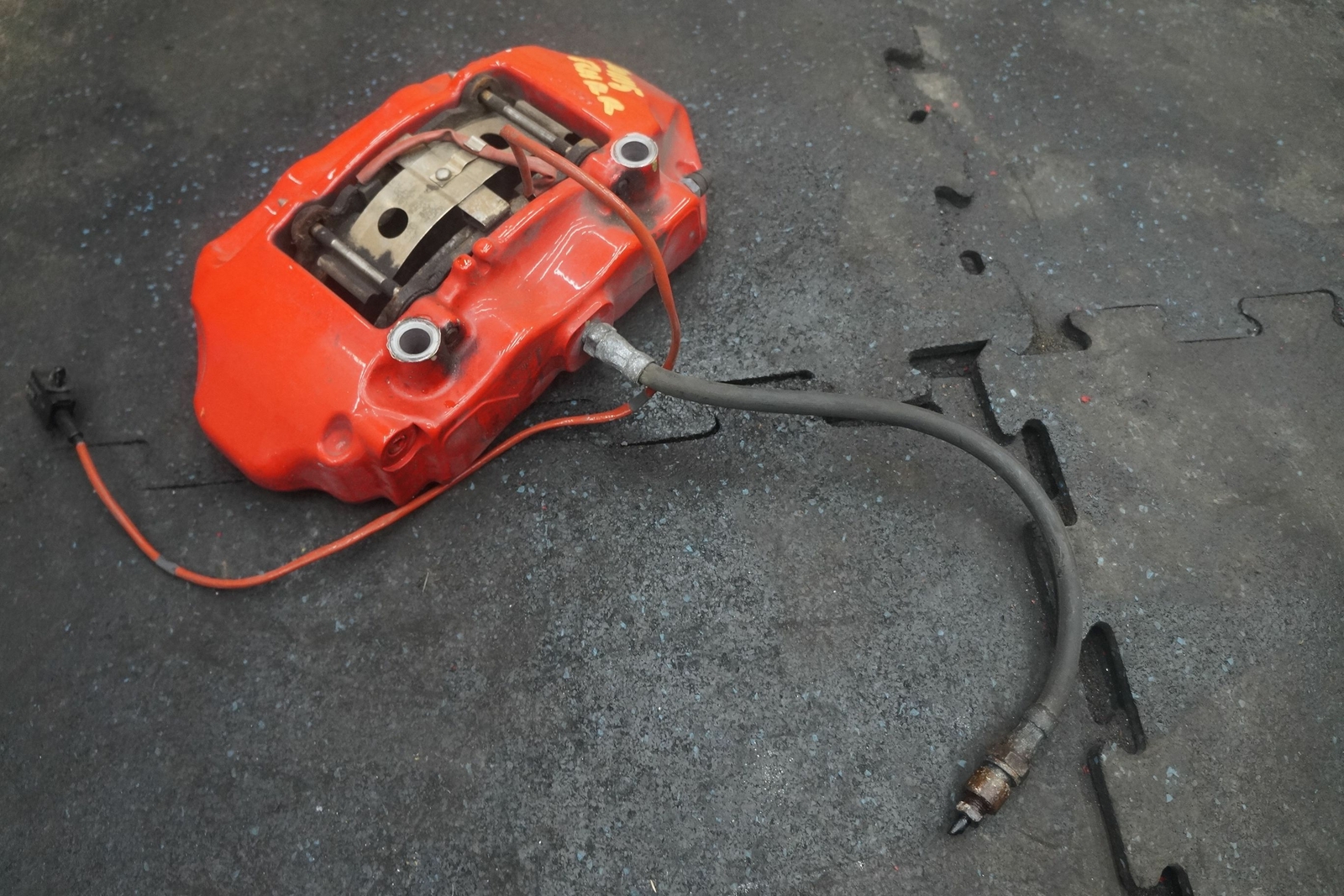 Rear Right Brake Caliper & Bracket Red OEM Ferrari California 2010
