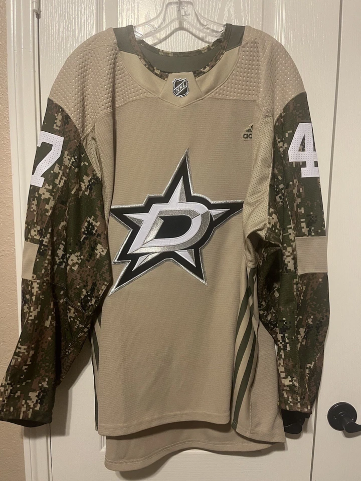 Футболка с автографом Александра Радулова из Dallas Stars MiC Military Appreciation - Изображение 2 из 3