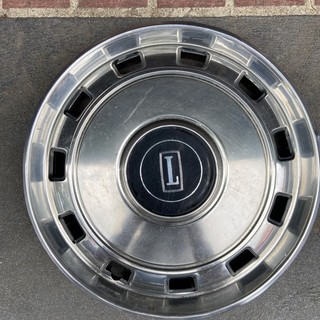 Ford Fairlane LTD ZH Hub Cap x 1
