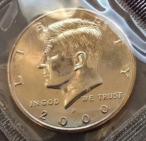 2000 P Kennedy Half Dollar Uncirculated in original cello mint holder E79