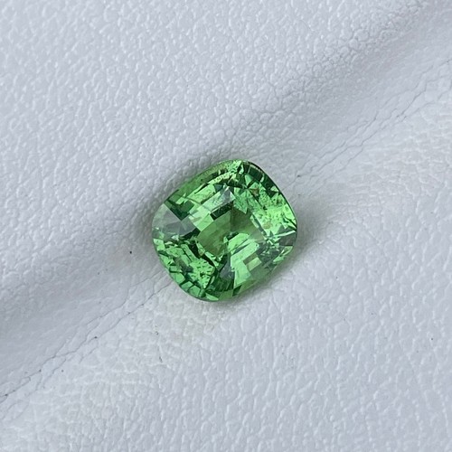 2.10 Cts Natural Green Tsavorite Garnet – Brilliant Gem for Fine Jewelry - Picture 3 of 5