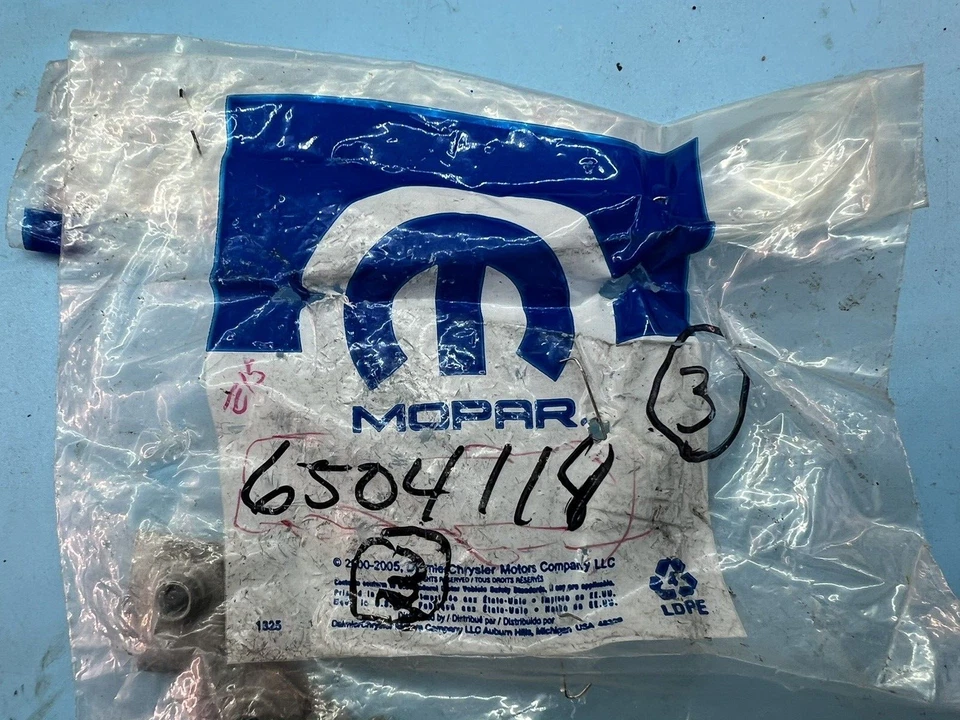 (3) Clip de tuerca Mopar 6504118 Foto 2 de 2