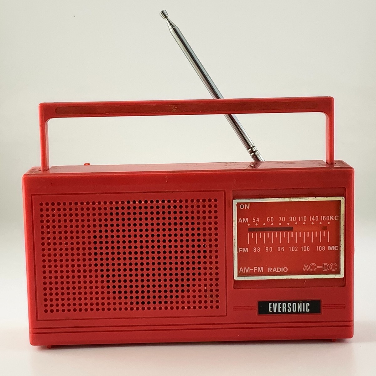 Vintage Red Eversonic AM FM Portable Radio E96180 EE475 | eBay