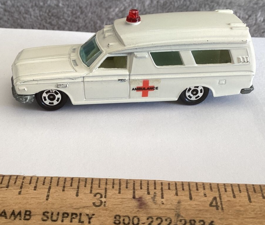 Ambulance Tomica Cadillac Miniature Blanc/rouge, Boîte D'origine, Made In Japan