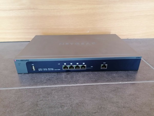NETGEAR  UTM5 Firewall/Cortafuegos