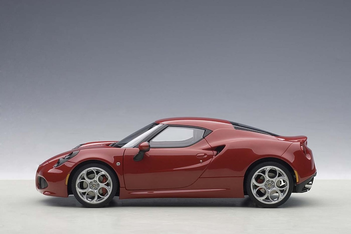 ALFA ROMEO 4C COUPE ALFA RED COMPOSITE 1:18 by AUTOART 70189