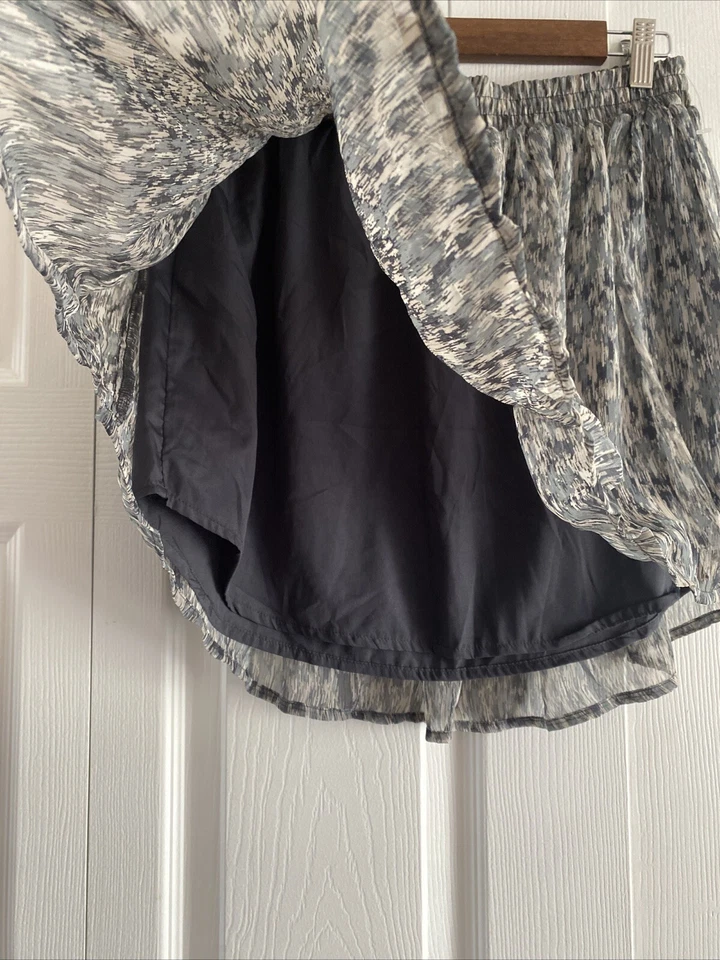 Minifalda forrada pequeña para mujer Converse One Star Foto 2 de 4