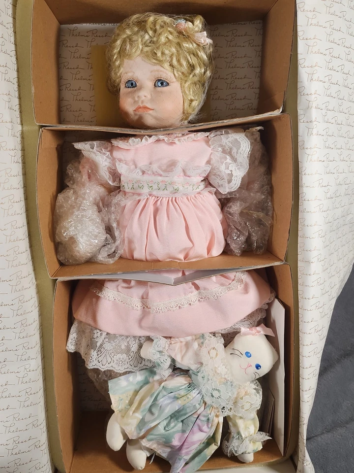 World Gallery MINDY, Muñeca de Porcelana, Thelma Resch, Edición Limitada 20" Foto 4 de 4