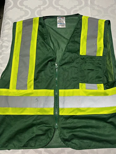 GSS Safety 3136 Hi-Vis Reflective Mesh Vest Green S/M Zip Class 1 - product listing photo