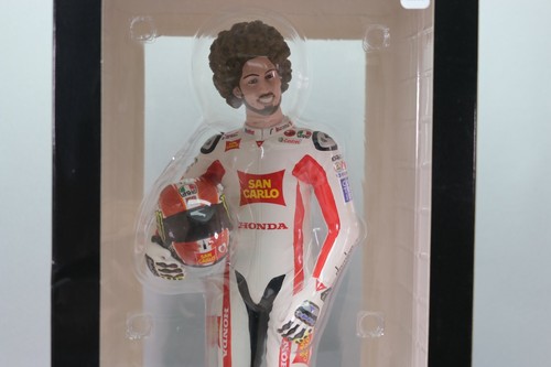 ZE211 MINICHAMPS 1/6 FIGURINE SIMONCELLI MOTO GP2011 REF 362110058 EDL XXL 29 cm - Imagen 3 de 11