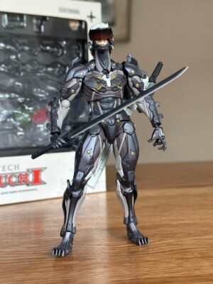 Revoltech Yamaguchi METAL GEAR RISING REVENGEANCE RAIDEN