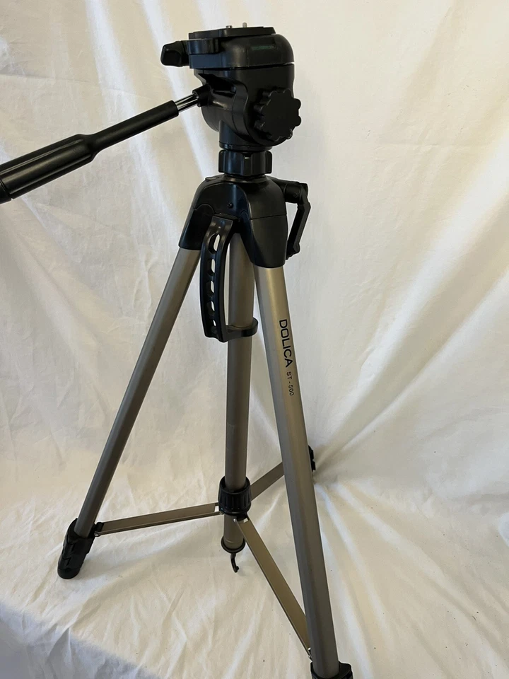 Dolica ST-500 Camera Tripod 68" with Case - Image 2 of 4