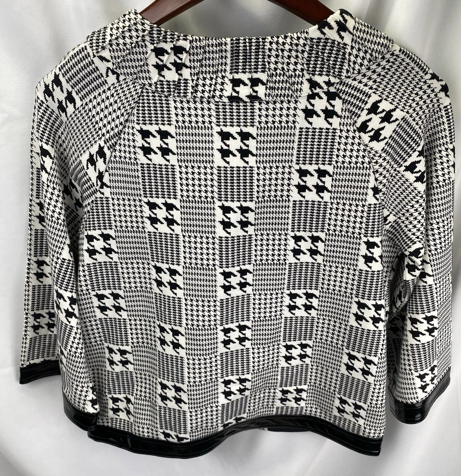 4 cárdigans elásticos con botones blancos y negros con detalles de charol sintético WD.NY para mujer Foto 2 de 4