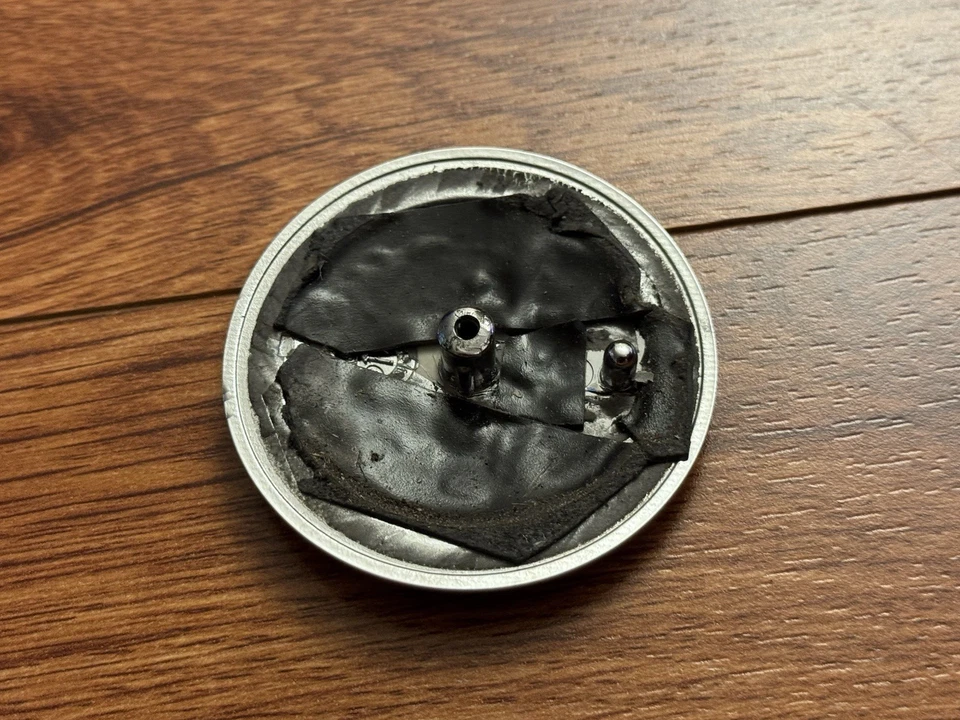 Insignia emblema parachoques delantero de 4,0 litros OEM 1997-2006 Jaguar XK8 XKR Foto 3 de 3