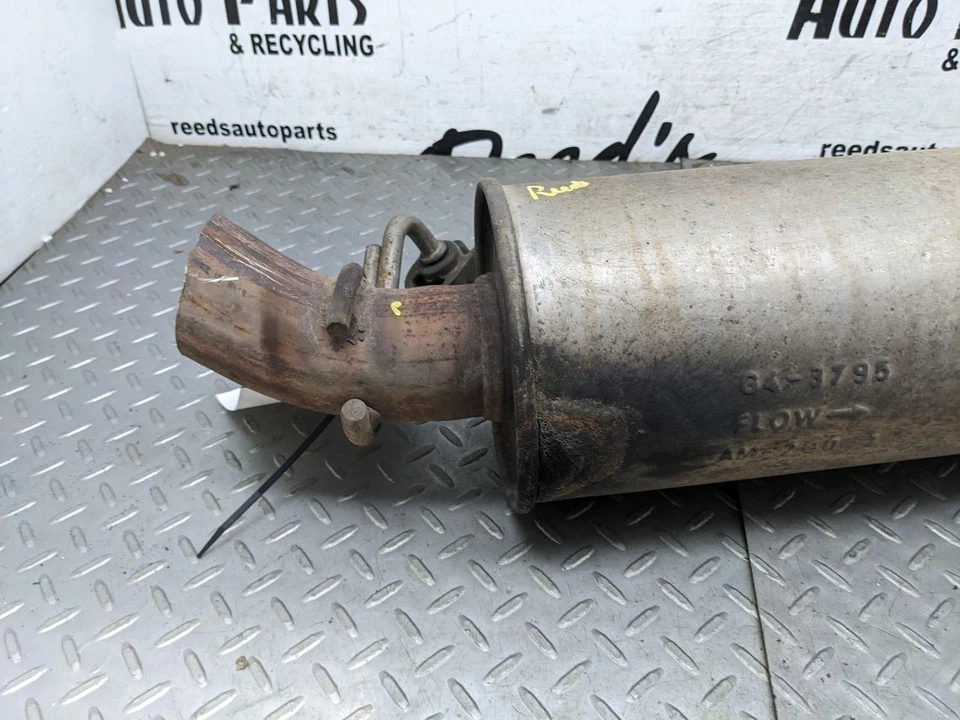 GMC Yukon Denali 2011-2014 5,3 L resonador de escape trasero genuino OEM 1176436 Foto 2 de 4