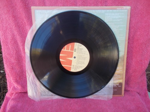 KATE BUSH THE KICK INSIDE(ORIG 1978 AUST EMI No EMC.3223)L.P. - Picture 3 of 4