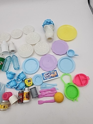 Lotto Mobili Casa delle Bambole Barbie Cibo Bevande Coca-Cola Piatti Posate Accessori - Foto 5 di 6