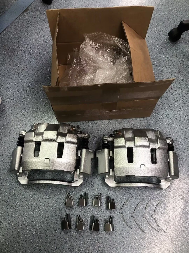 Пара суппортов переднего тормоза для Ford F-250 Super Duty 1999 - 2005 F-350 Super Duty - Изображение 2 из 4