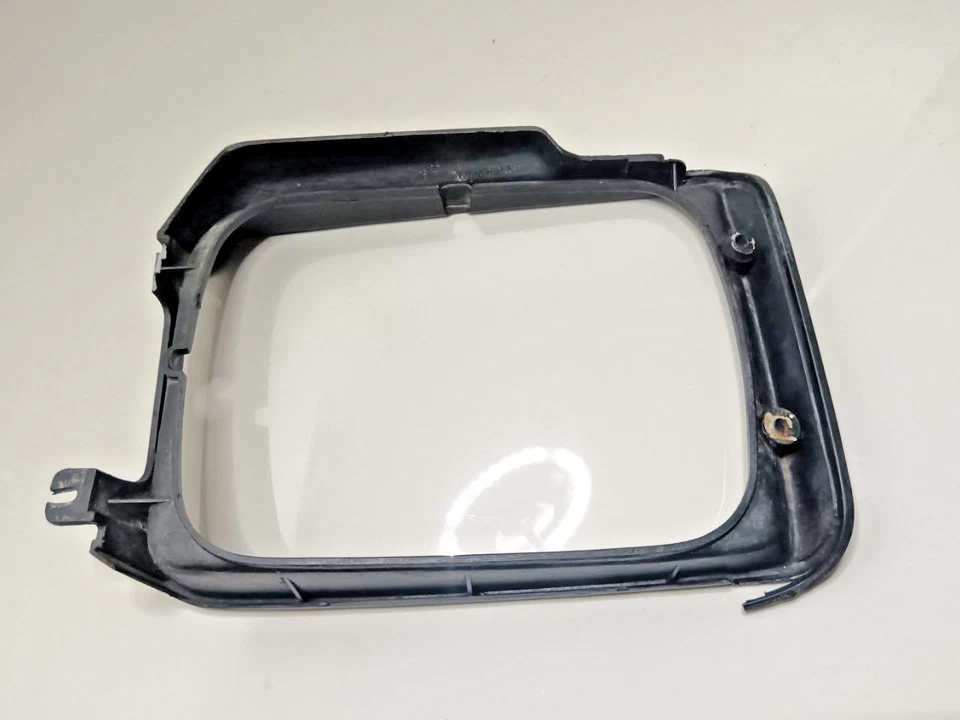 Biseles de faros/derechos Toyota Starlet KP 60 1980-82 Foto 2 de 4