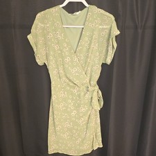 All in Favor M Simone Green White Floral Wrap Dress Tie Lined V-Neck