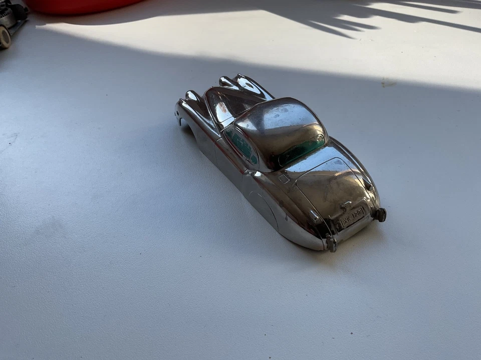 PRAMETA, CAROSSERIE JAGUAR XK 120, en BON ETAT, avec clignotant. - Photo 4/4