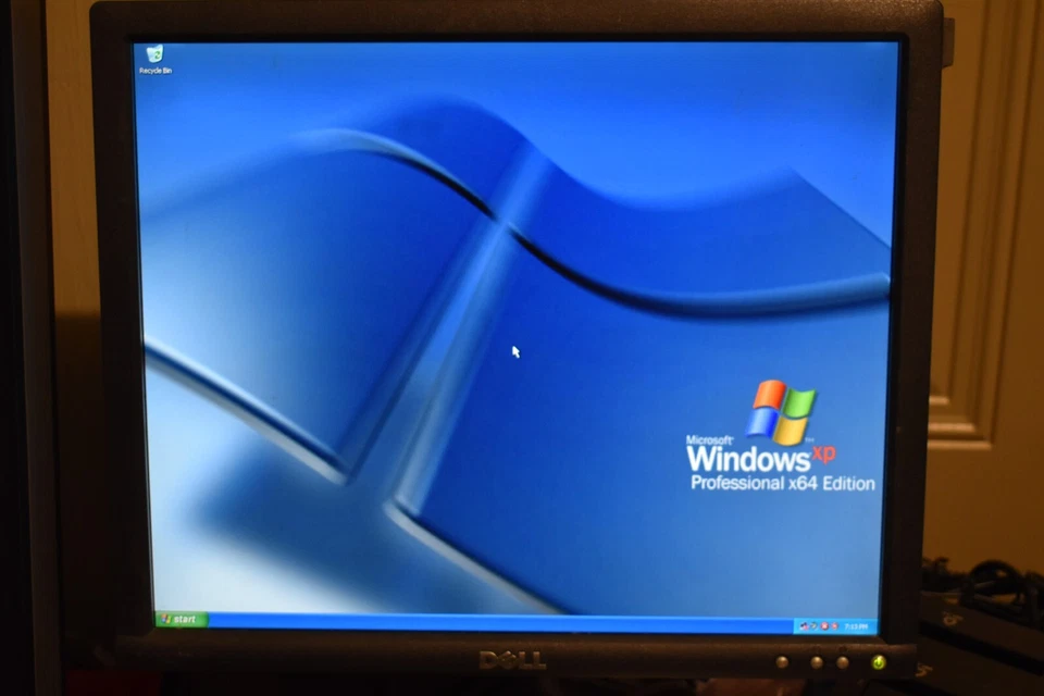 Dell Precision T3500 Xeon W3670 3,2 GHz 8 GB RAM 500 GB HDD Windows XP Pro x64 bits Foto 2 de 4