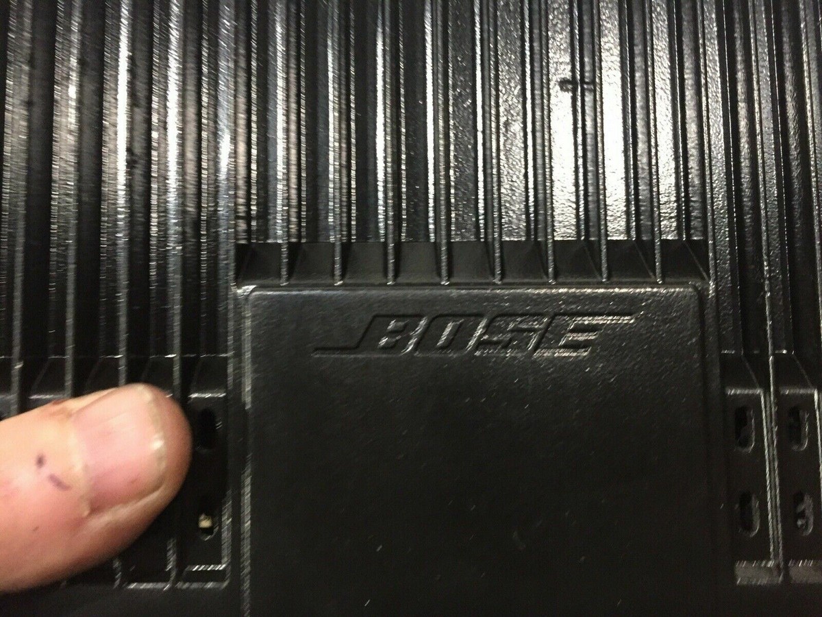 2000-2004 Nissan Pathfinder /// Infiniti QX4 Bose amplifier amp