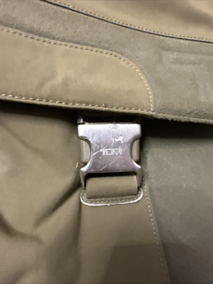Mochila Tumi verde oliva 6181KHK Foto 2 de 4