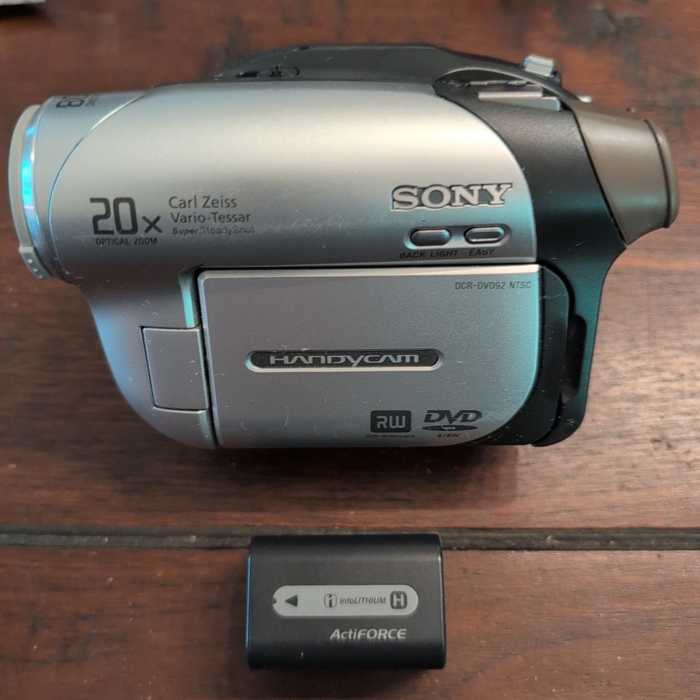 Sony Handycam DCR-DVD92 20x Zoom Night Shot With Extended Ba
