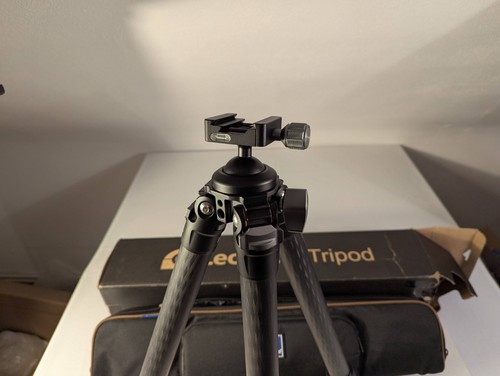 Leofoto SK-324C Karbon Dreibeinstativ mit integriertem Kugelkopf (Arca & Picatin - Bild 2 von 5