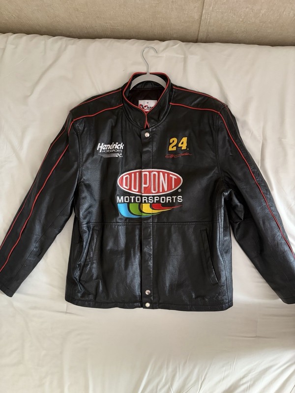 Chase Authentics Jeff Gordon NASCAR #24 DuPont Hendrick Black Jacket, Size M