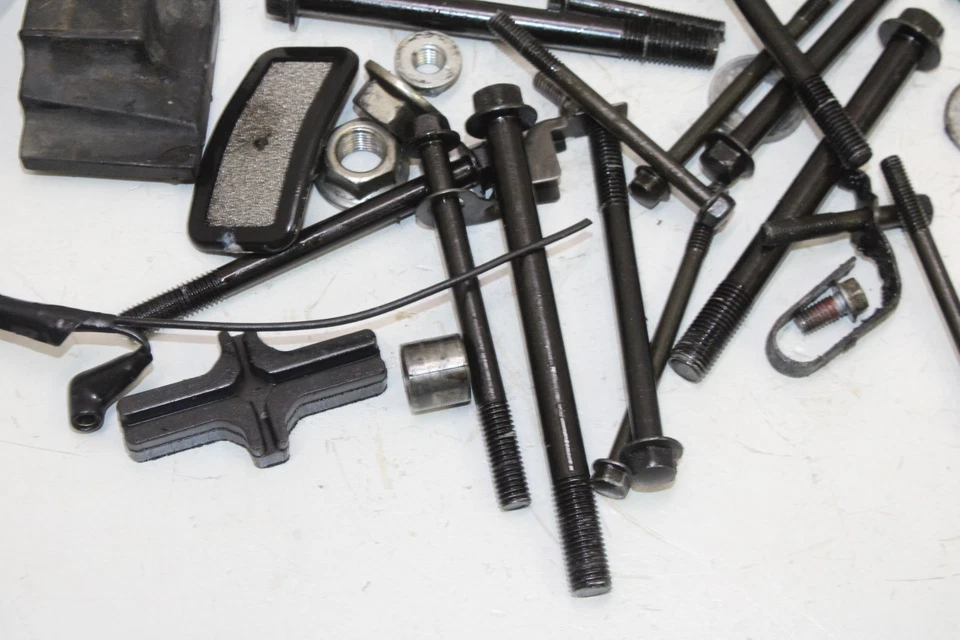 Kawasaki Vulcan 1500 1997 VN1500D OEM motor pernos de montaje tornillos de hardware Foto 3 de 4